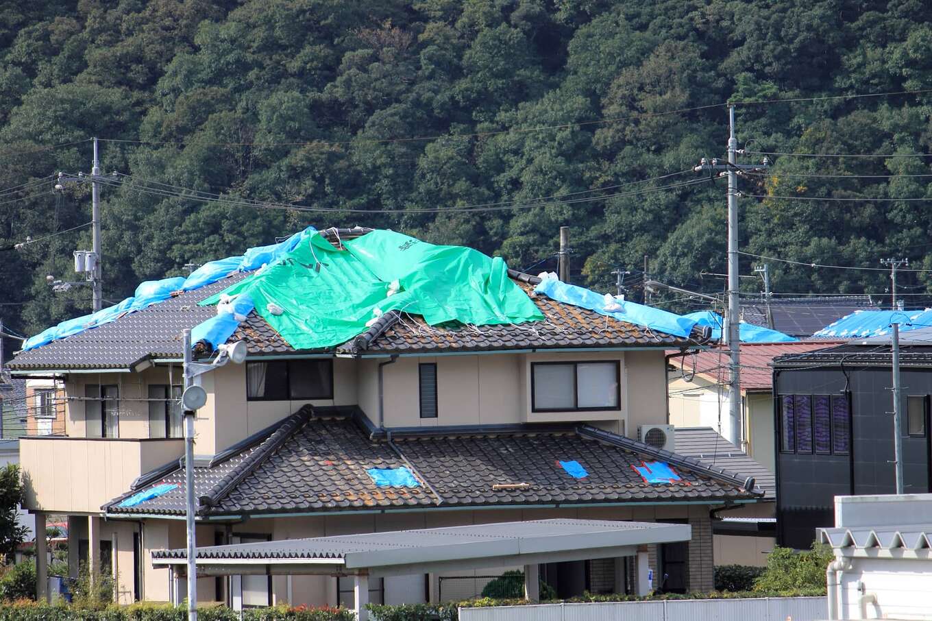 台風による瓦破損の復旧工事