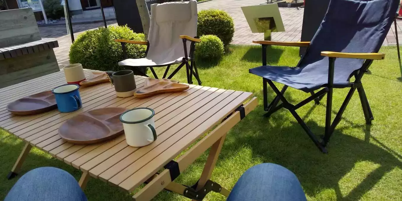 ガーデンチェアーとテーブル