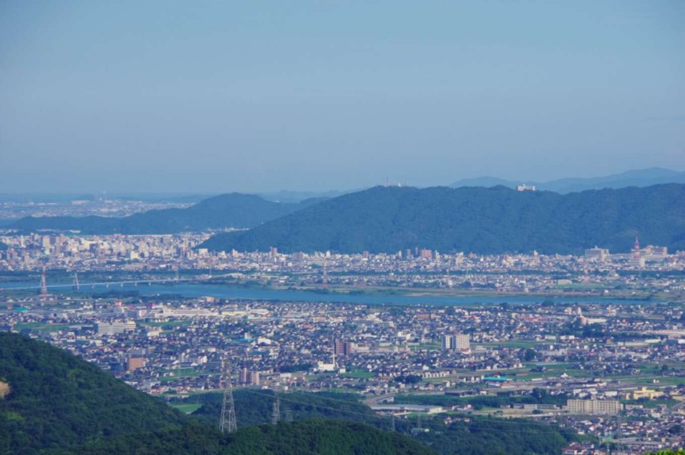 徳島県板野町あせび公園展望台から徳島市街を望む