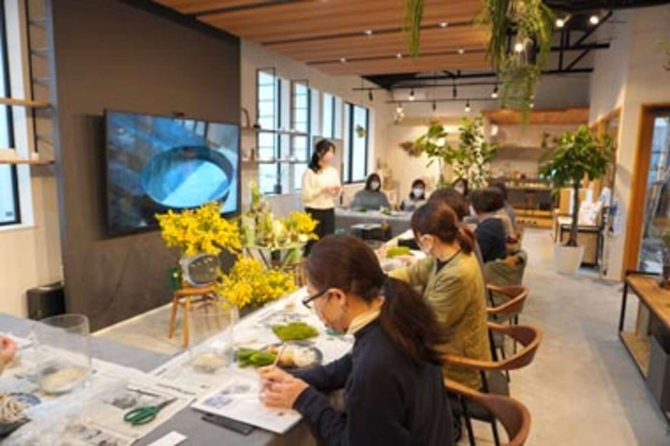 作業の前の簡単なレクチャー 毎回、手順が書かれた資料も鉛筆も全て用意されています