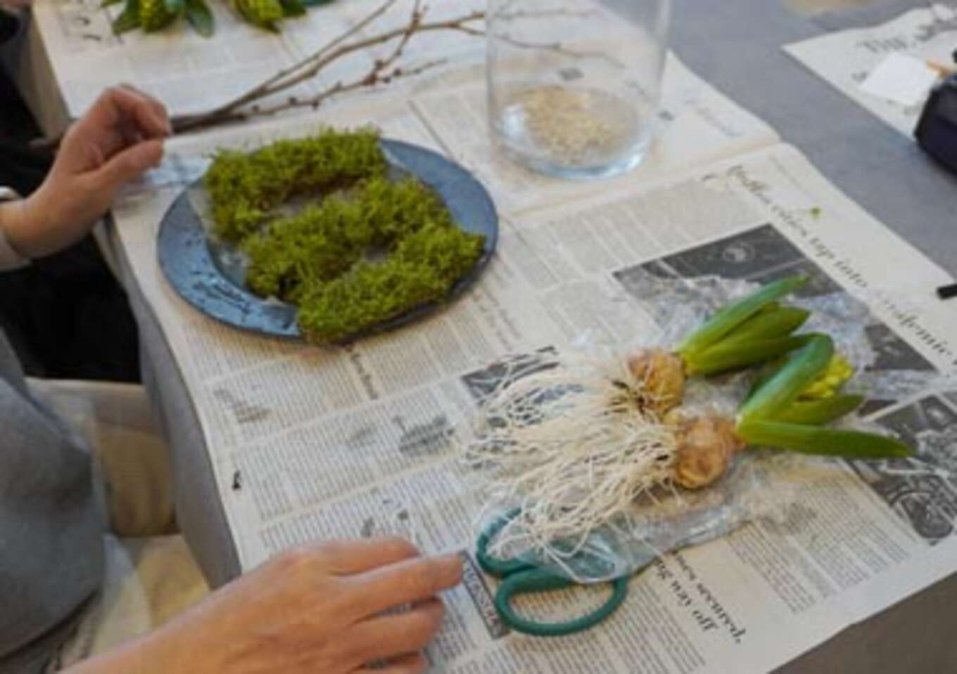 球根・苔・小枝・・素材は全て揃いました