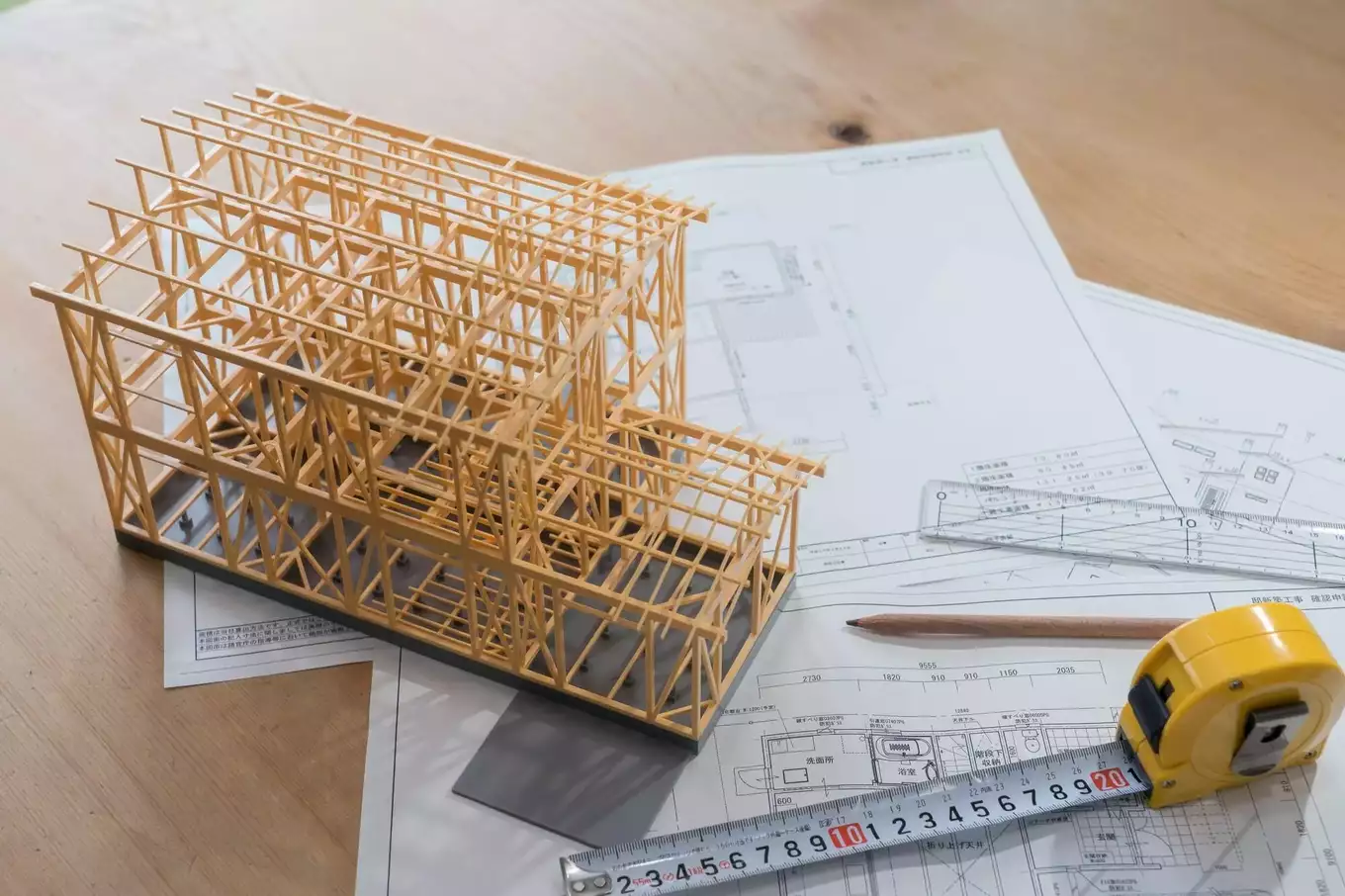建築模型と構造設計図