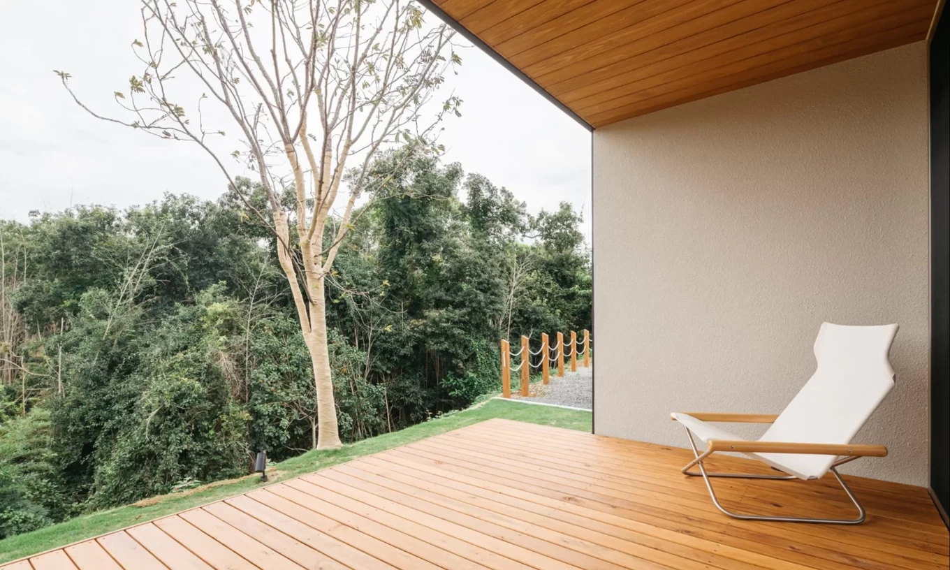 木目のゆったり広々ベランダ