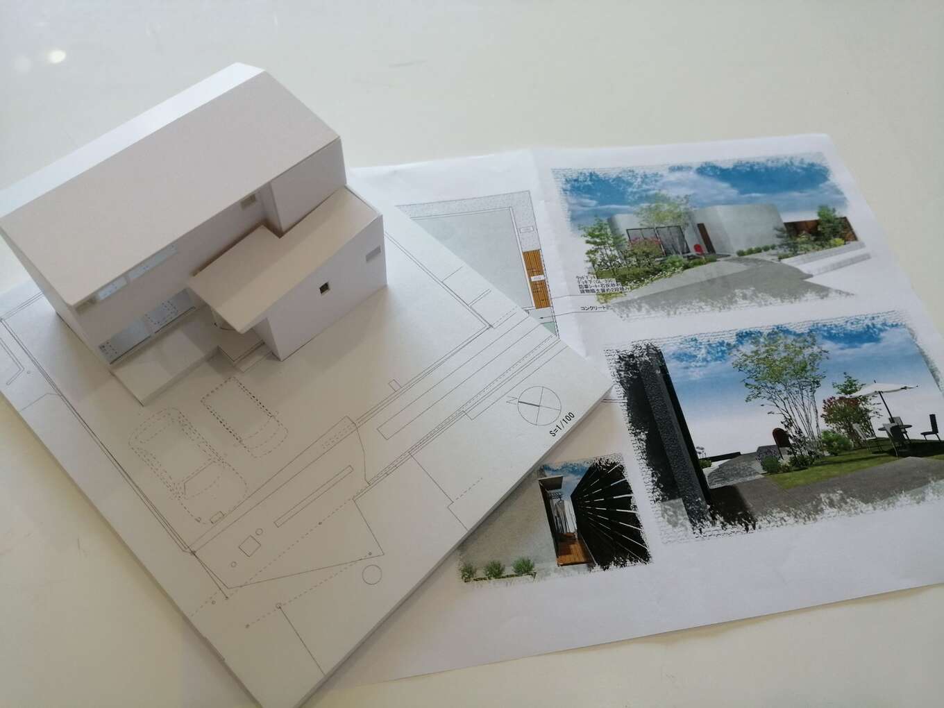 家の模型と完成予定写真