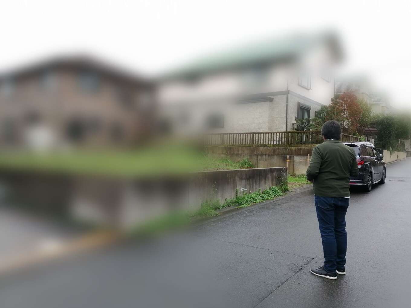 土地を眺める建築家