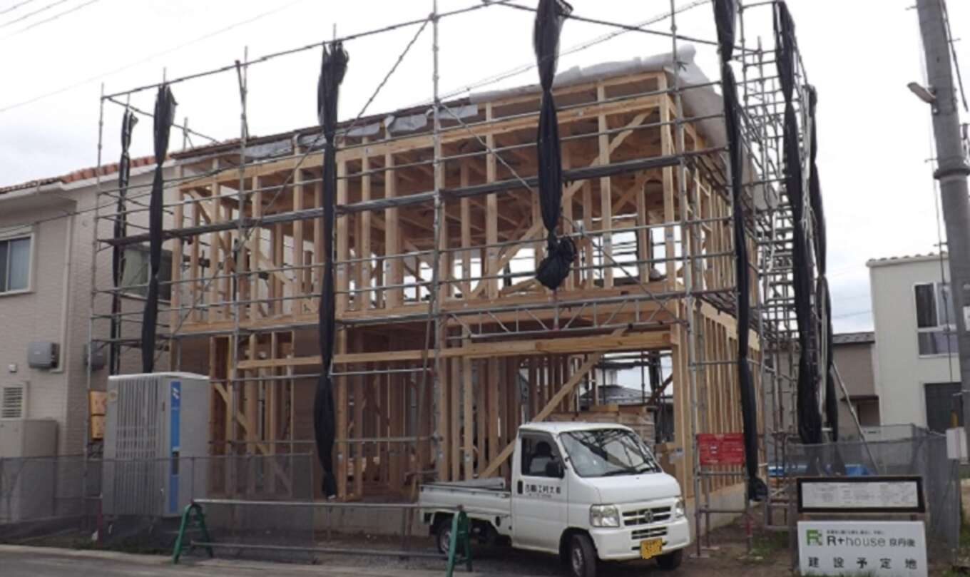 建築中の家