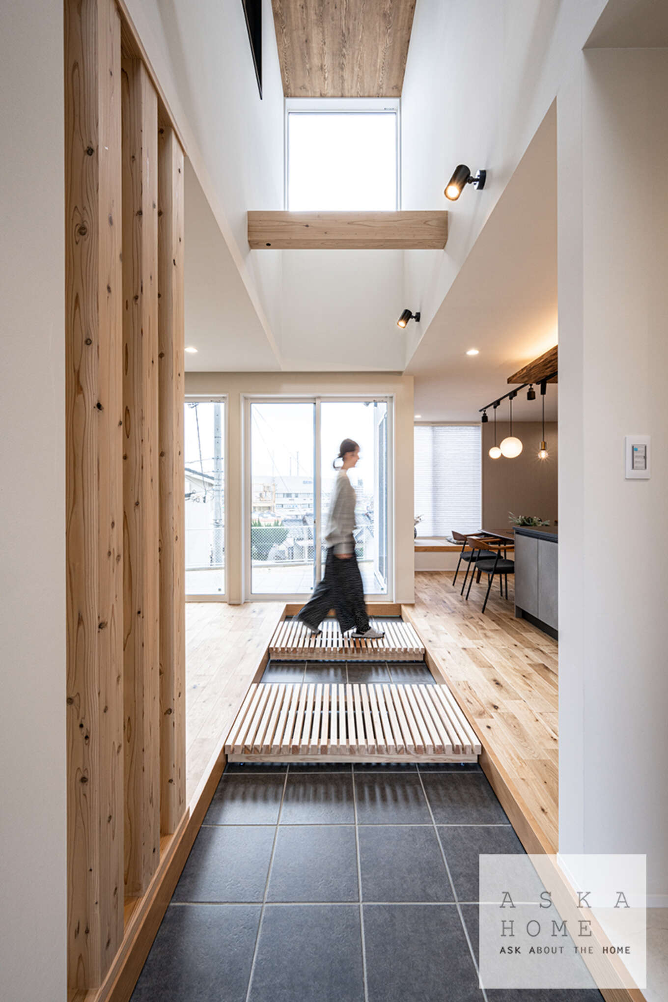 部屋の中に橋　リビング⇔ダイニングキッチン