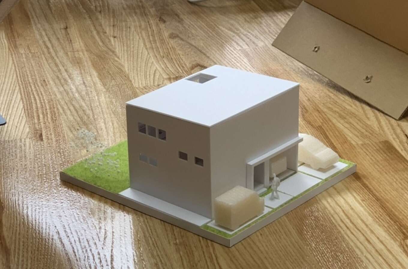 白い家の模型
