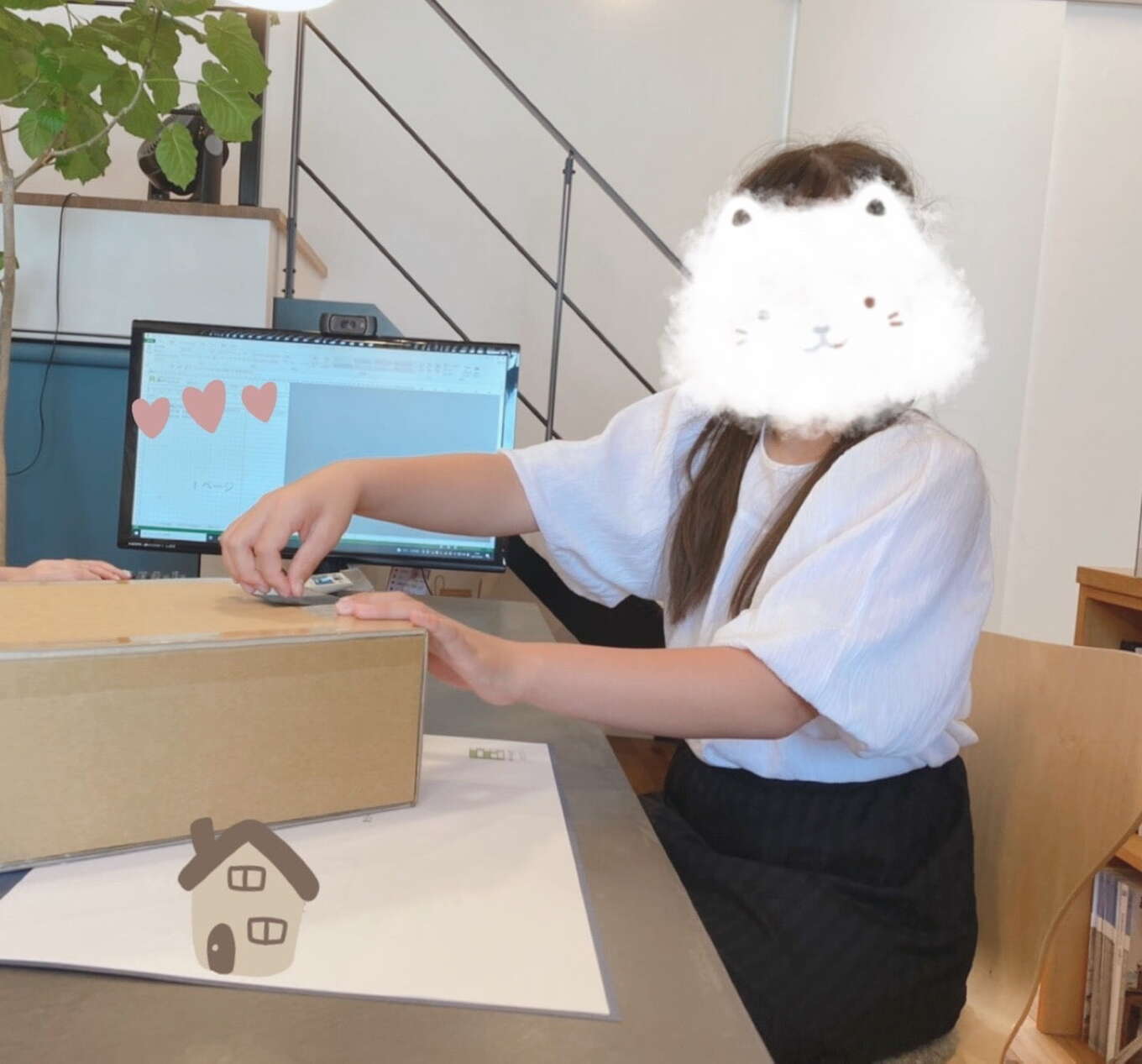 模型を開けるワクワクの顔