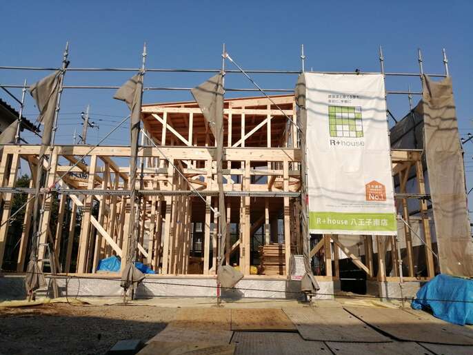 建築中の家