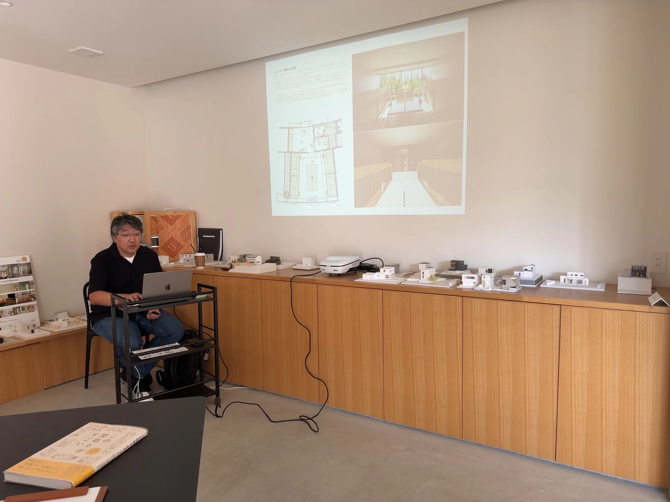 セミナーで話している様子