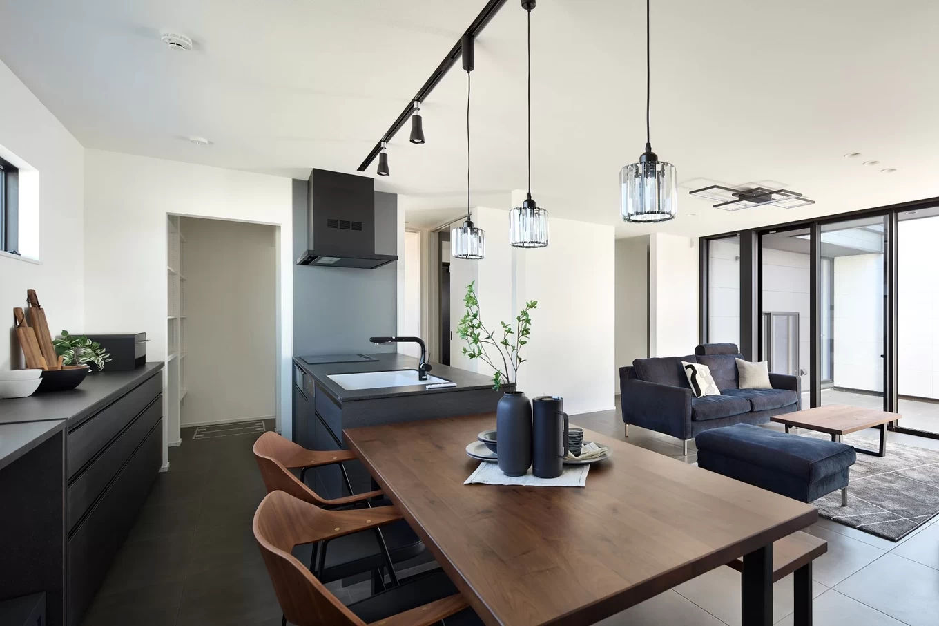 シックな雰囲気のLDK