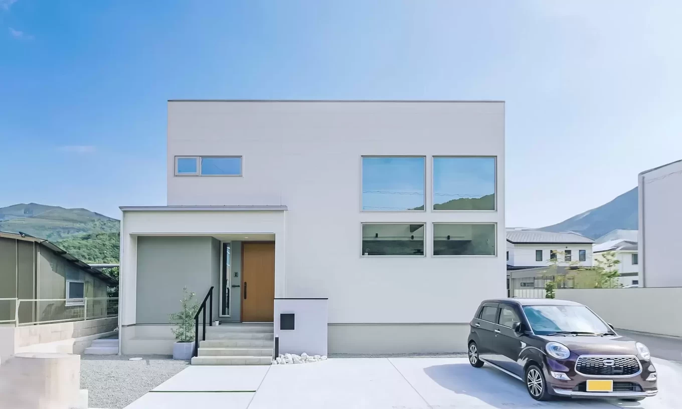 北側に開いた、開放的な家