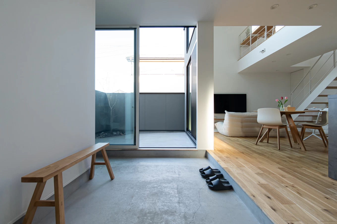 開放的なエントランス