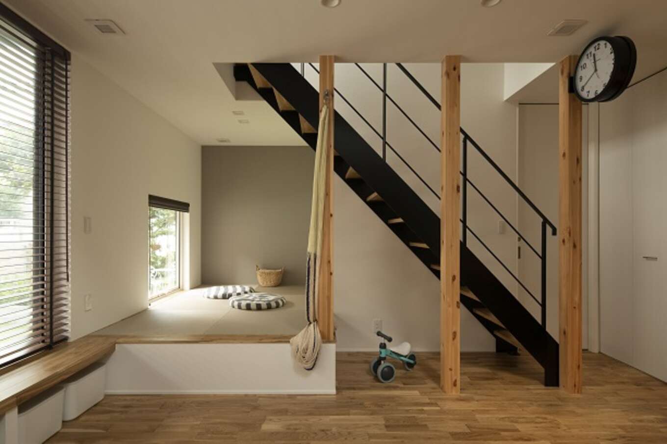 和紙製の畳を敷いた小上りの和室