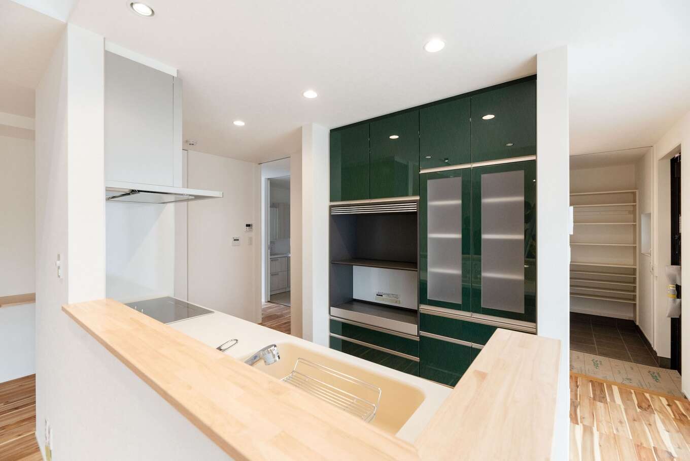 緑色のキッチン