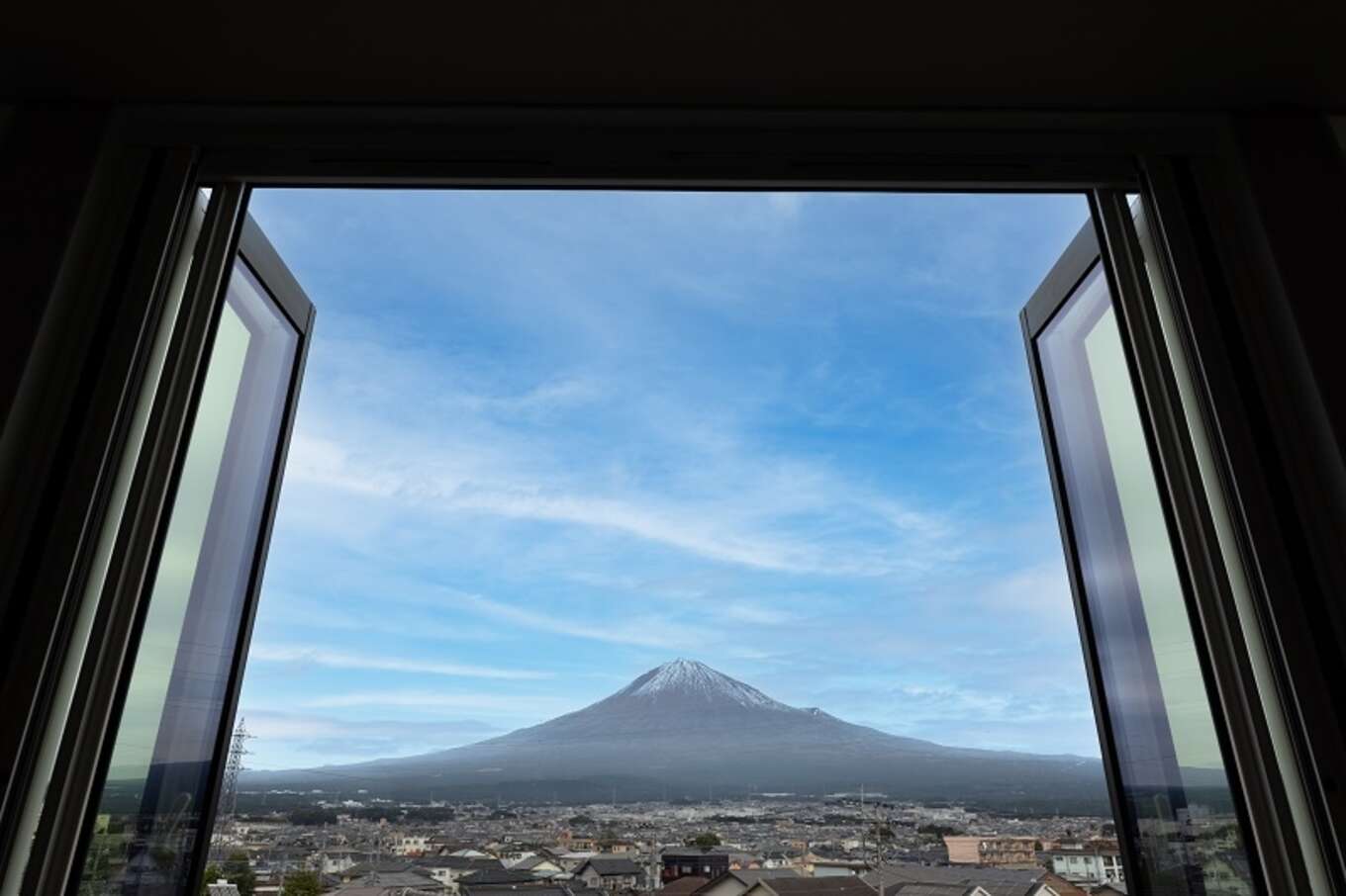 窓からみる富士山