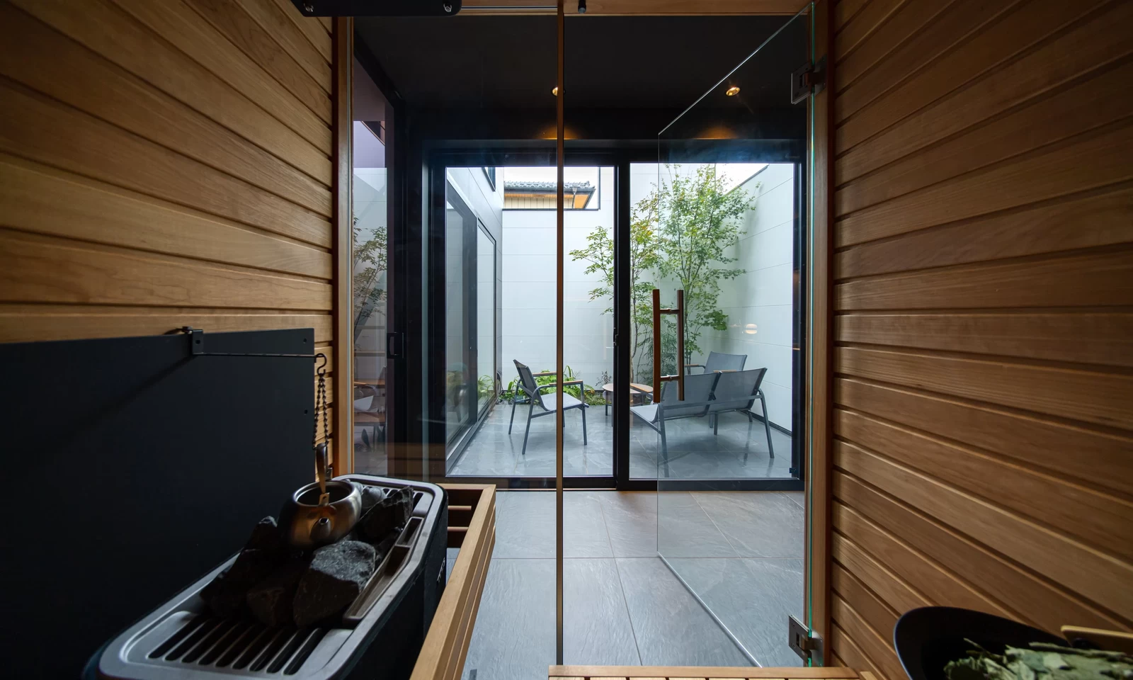 中庭でトトノウ家（千葉県の事例） | 千葉市・八千代市の注文住宅・リノベーション・外構なら株式会社アールプラスDM（RDM）, image size:1600x960