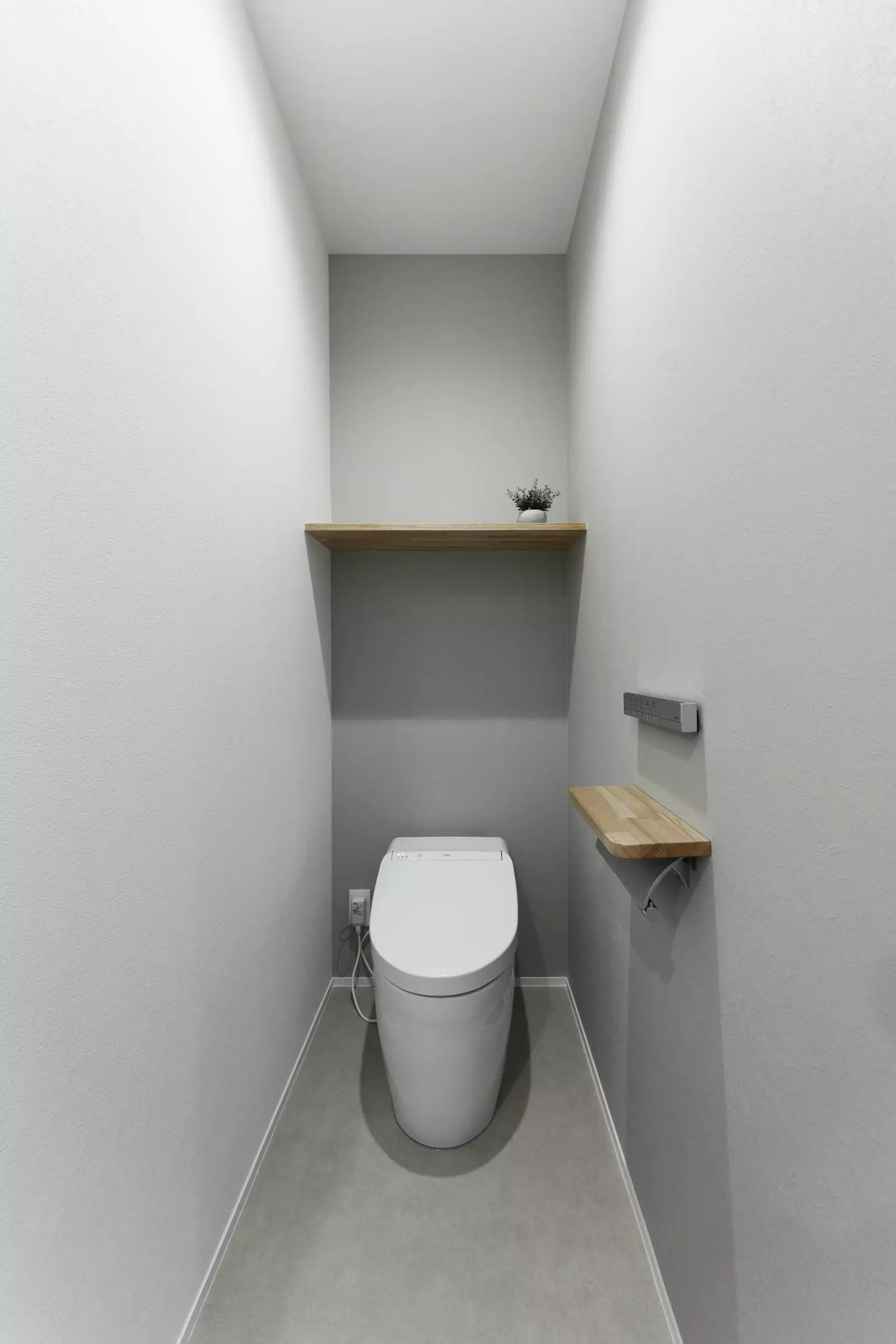 シンプルで機能的なトイレ
