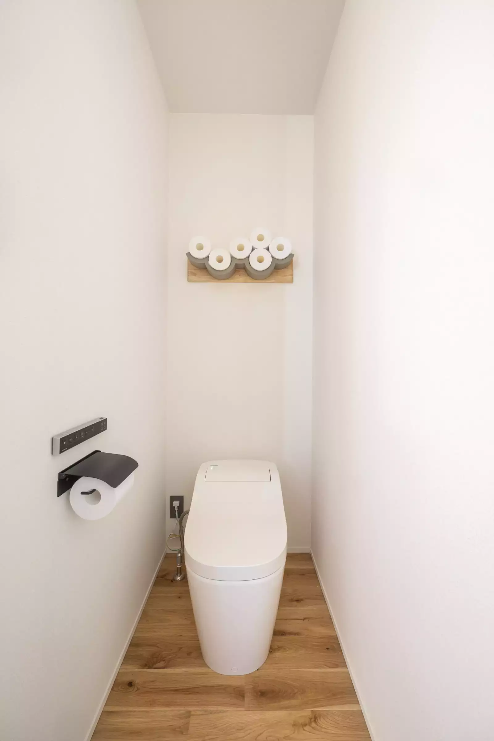 シンプル空間のトイレ