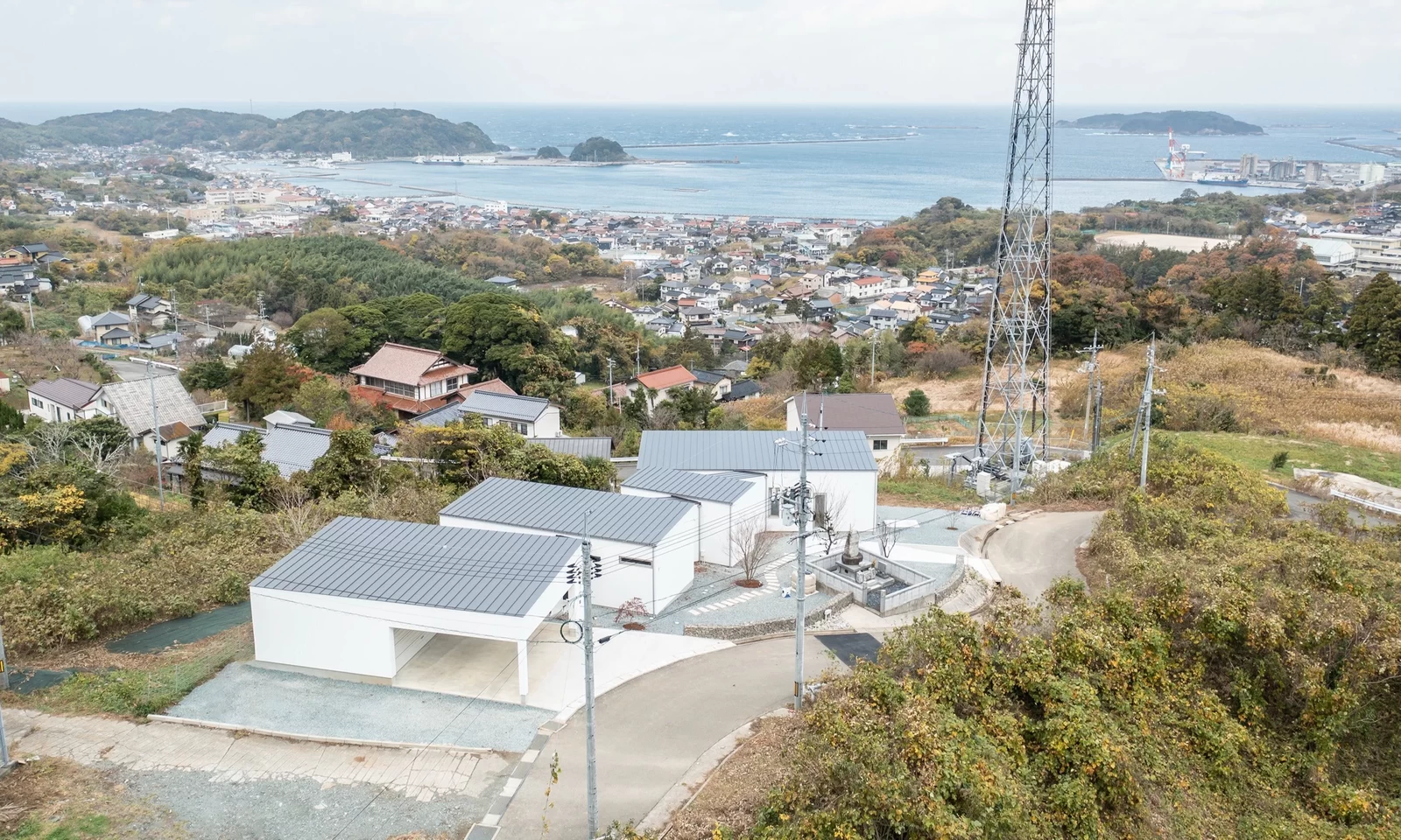 斜面に建つ家（島根県浜田市の事例） | 島根県のおしゃれな注文住宅