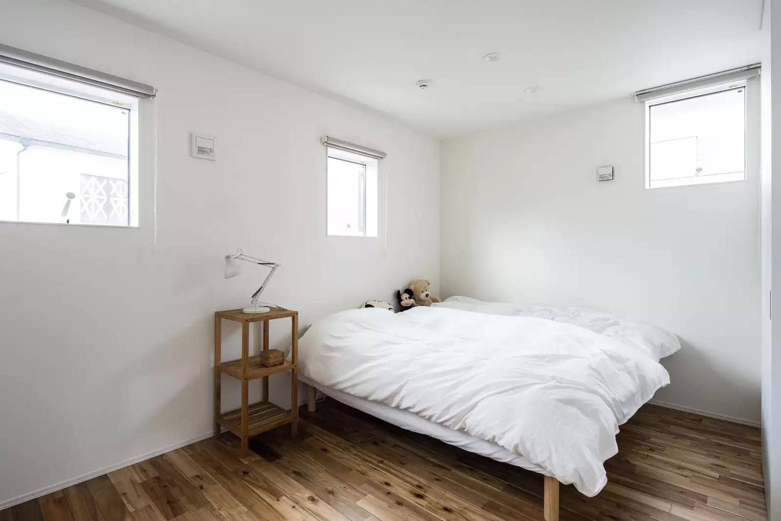 シンプルな寝室