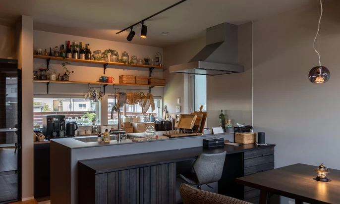 カフェのように落ち着いたキッチン空間