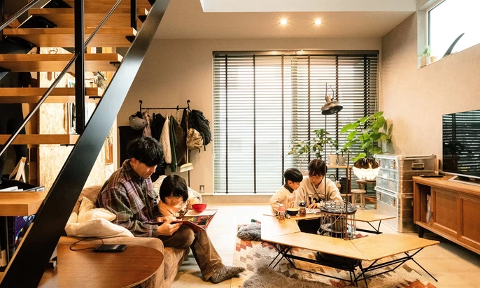 家族がくつろぐ土間リビング