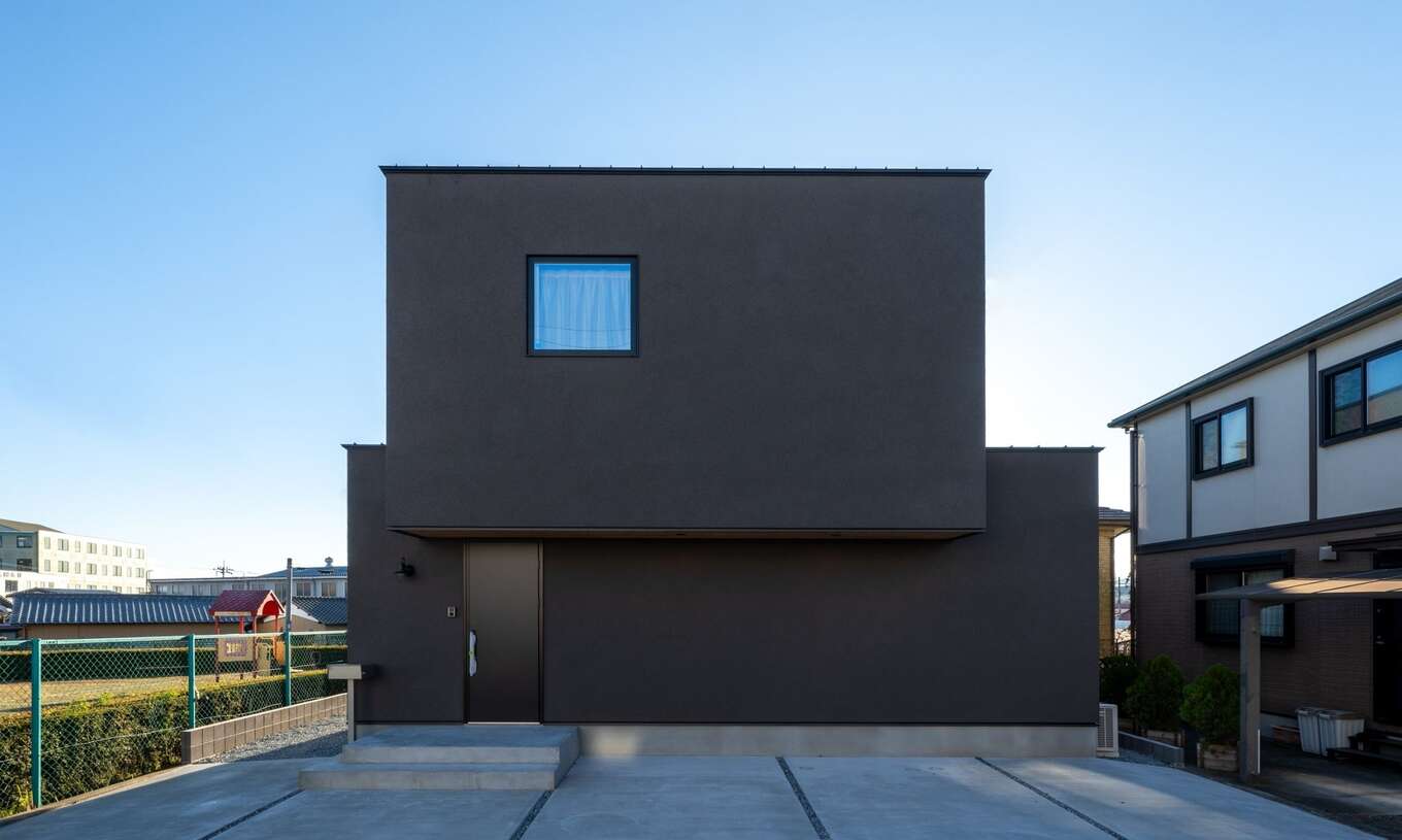 黒いキューブ型の家