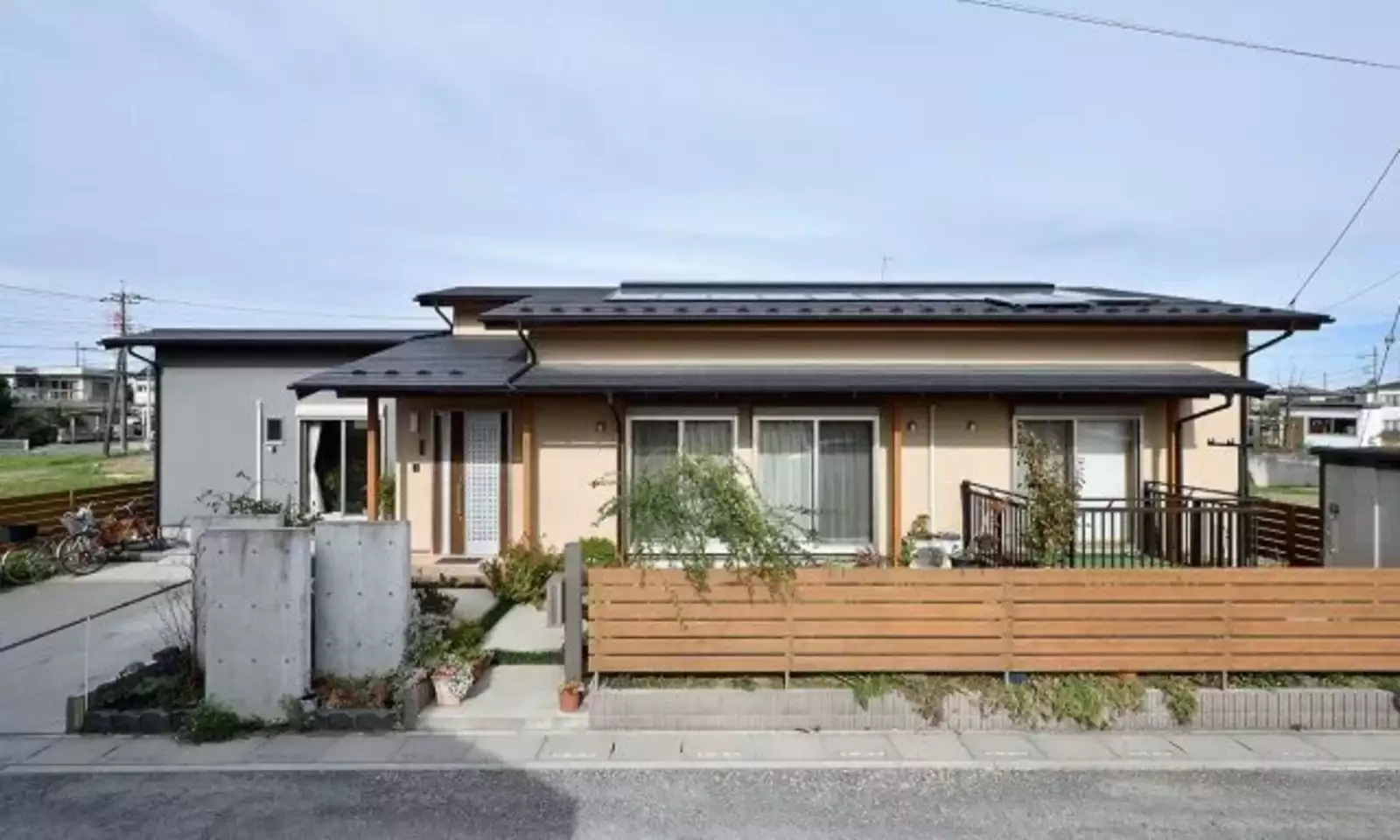 日本家屋のようなたたずまいの平屋