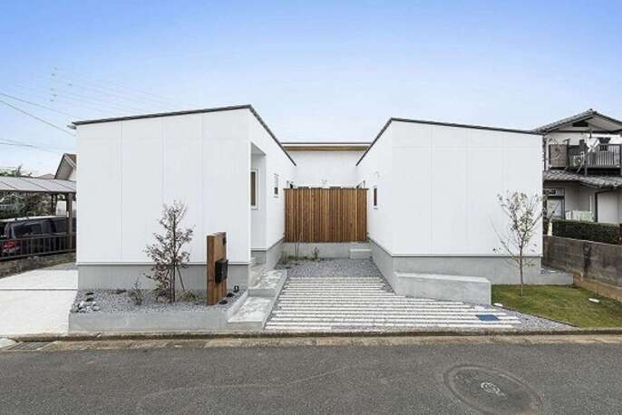 白い平屋